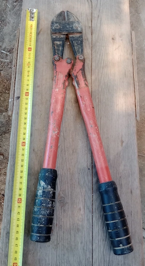 Cleste de taiat buloane sau fier-beton