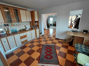 Vând vilă P+M în Oituz, jud. Bacău   225 mp, teren 1.062 mp   135.000   negociabil  Vând vilă P+M si - imagine 4