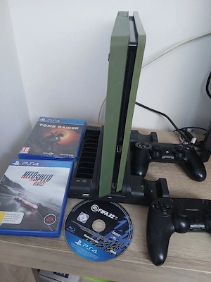 Vînd ps 4 