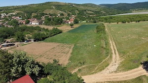 Intravilan în comuna Covasint,ideal pentru construcție casa  de vacanta - imagine 3
