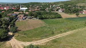 Intravilan în comuna Covasint,ideal pentru construcție casa  de vacanta - imagine 2