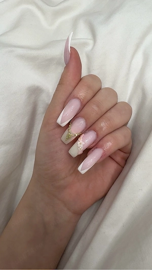 Aplic unghii cu gel, poly gel, manichiura si pedichiura.