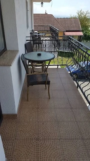 Închiriez apartament 
