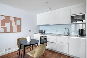 Apartament mobilat de închiriat - imagine 3