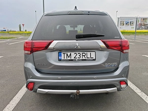 Mitsubishi Outlander PHEV (Plug-In Hybrid), an 2016 - imagine 3