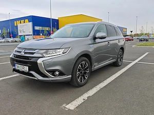 Mitsubishi Outlander PHEV (Plug-In Hybrid), an 2016