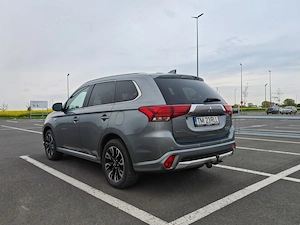 Mitsubishi Outlander PHEV (Plug-In Hybrid), an 2016 - imagine 5