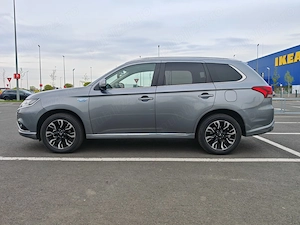 Mitsubishi Outlander PHEV (Plug-In Hybrid), an 2016 - imagine 2
