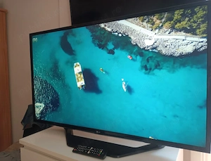 Smart TV LG diagonală mare 110 cm