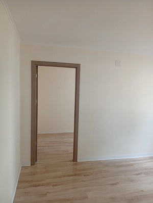 Vand apartament renovat, in zona tomis nord  - imagine 9