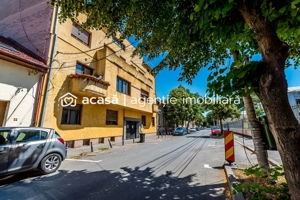 Apartament în centru cu acces auto și garaj propriu