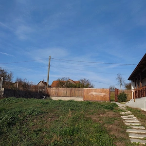 Casă de vânzare la sat - imagine 9
