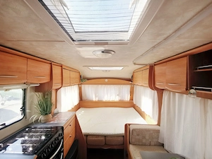 Vând Rulota marca Adria Adora Caravan, fabricatie europeana, an 2006, modelul de varf de la Adria - imagine 5