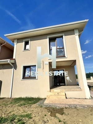 Duplex cu 4 camere separat prin camera tehnica