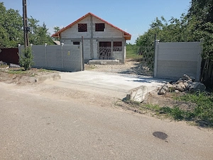 vnd casa la rosu pret 47000 euro
