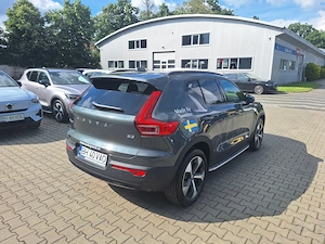 Volvo XC40 Plus Dark B3 AT7 FWD - imagine 4
