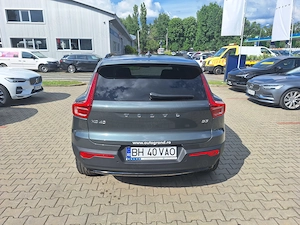 Volvo XC40 Plus Dark B3 AT7 FWD - imagine 5