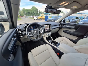 Volvo XC40 Plus Dark B3 AT7 FWD - imagine 8