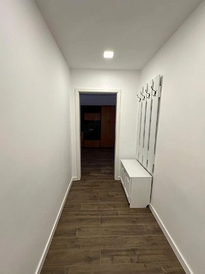 Persoana fizica inchiriez apartament cu o camera in complex .