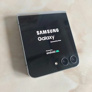 [Flip5] Vând Samsung Galaxy Z Flip 5 [pentru piese] [poze reale]