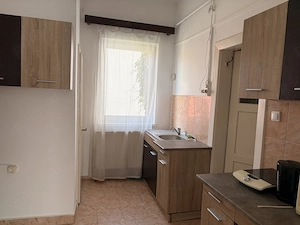 Închiriez apartament la casă în zona centrală. - imagine 4