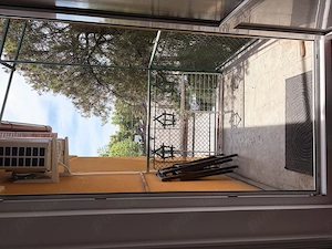 Închiriez apartament la casă în zona centrală. - imagine 10