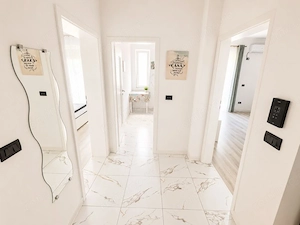  Apartament  cu 2 camere, CURTE  proprie, BOXA pt depozitare  Braytim Giroc - imagine 3