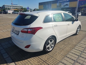 Hyundai i30 1.6 CRDI Fifa Edition 110cp 2014 - imagine 3