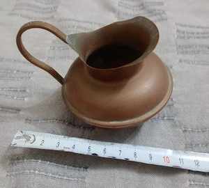 Ulcior miniatural cafetiera mica de cupru 6-7 cm.