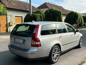 Volvo V50 2007 2.0 diesel 140 cai 6+1 viteze stare buna  - imagine 3