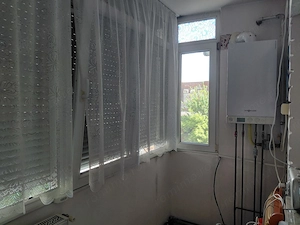 ap 3 camere foarte spatios 70 mp utili cu 2 bai si 2 balvoane etaj 3 Complexul Studentesc cu boxa