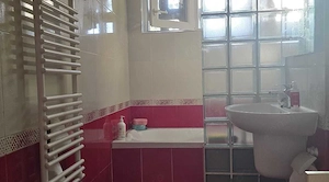3 camere zona Favorit-Gh.Lazar parter cu balcon 70 mp zona linistita CENTRALA PROPRIE - imagine 2