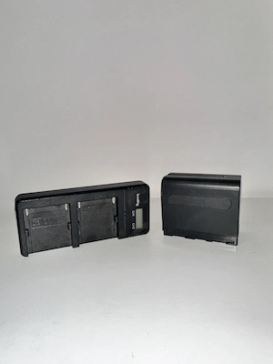 SmallRig 1 Acumulator tip Sony NP-F970 si Incarcator