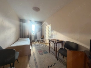 Casa batraneasca cu teren de 3022 mp, in Carani - imagine 2