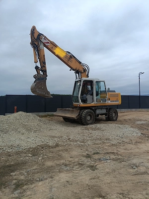 Excavator Libherr 904 - imagine 2