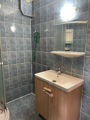 Apartament cu 2 camere la curte, singur in curte ,pe De Mijloc - imagine 10