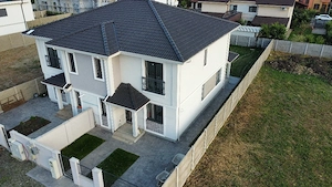 Casa jumatate duplex Mosnita Noua, pozitie excelenta, cartier Europa, toate utilitatile - imagine 3