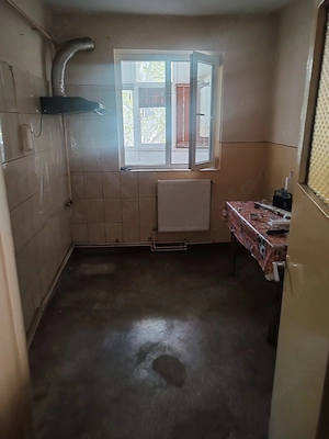 Apartament 3 camere, semidecomandat - imagine 5