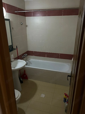 Închiriez apartament cu doua camere 