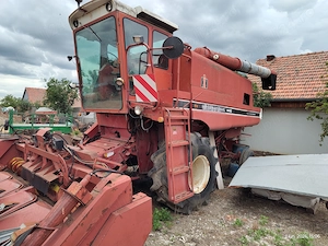 Vand combină Case International 1440