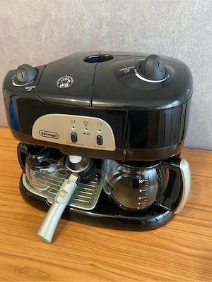 vand masina de cafea Delonghi noua ,functioneaza cu cafea macinata 