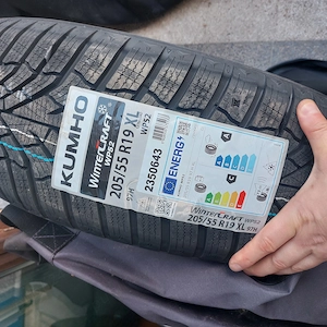 Vand Set Complet Anvelope iarna Kumho WinterCraft WP52, 205/55 R19, 97H PLUS HUSE!!! - imagine 4