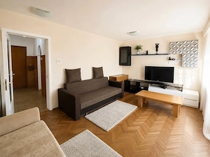 Agenția Reform vă oferă spre vânzare un apartament cu 4 camere, decomandat 82 mp, situat la etajul 3 - imagine 2