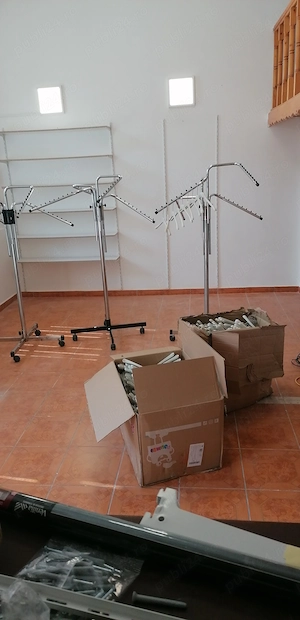 Standere magazin second hand. 