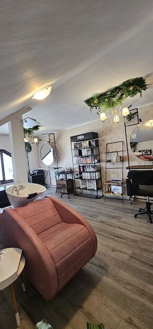 Inchiriere post de lucru hair-stilist - imagine 3