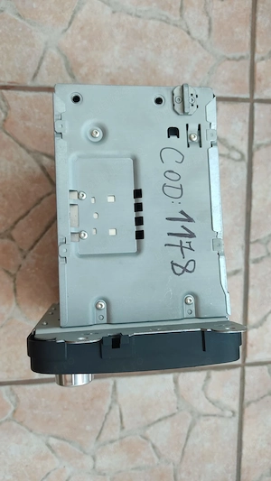 Radio CD Player OEM Volkswagen RCD 300 MP3 (Grundig)   Cod de Deblocare Inclus, Transport Gratuit - imagine 2