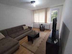 Ap. 2 camere decomandat cu centrala termica proprie zona centrală de închiriat 