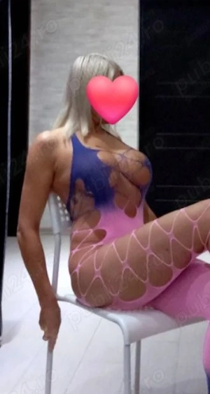 Blonda 40 ani pentru prima dată 