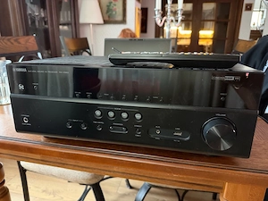 Receiver AV 7.2 Yamaha RX-V583   Dolby Atmos, 4K Ultra HD, Wi-Fi, Bluetooth, MusicCast   Impecabil
