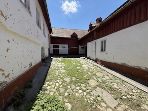 Casă cu curte și anexe în Poiana Sibiului - imagine 2